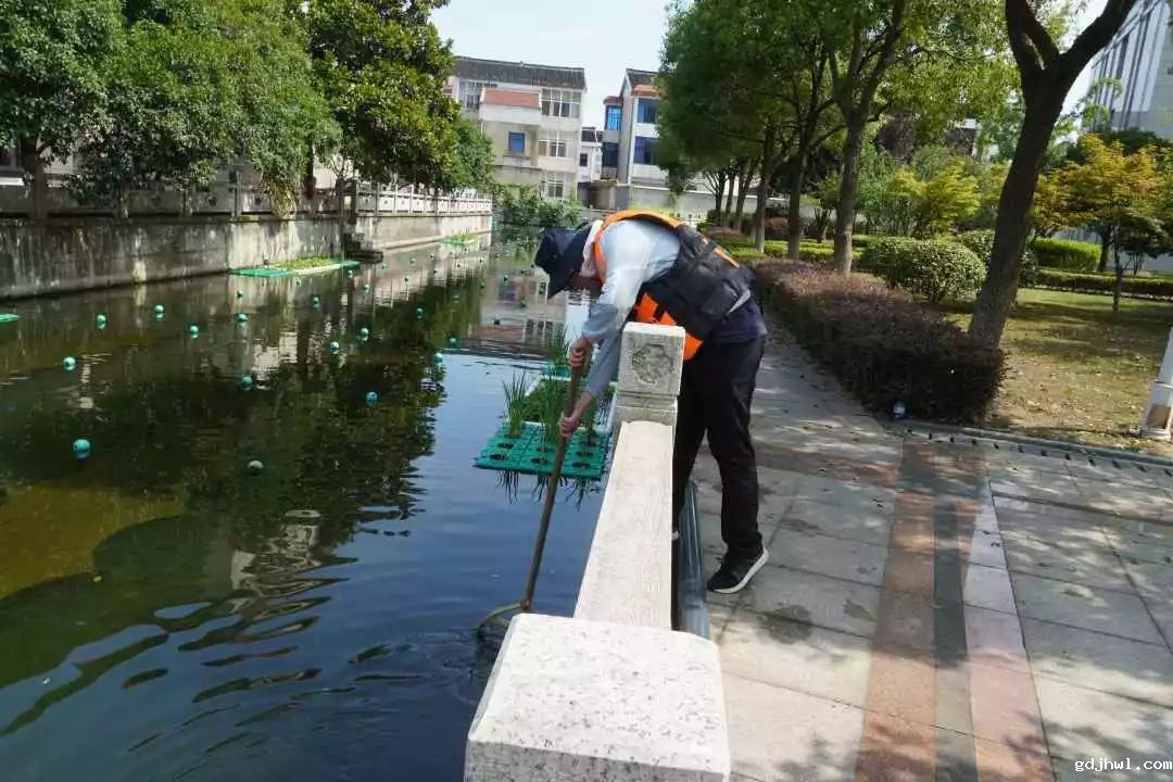 【<a href=//www.gdjhwl.com target=_blank class=infotextkey>gdjhwl</a><a href=//www.gdjhwl.com target=_blank class=infotextkey>新型光催化</a>】“坚守”在汗水中闪光